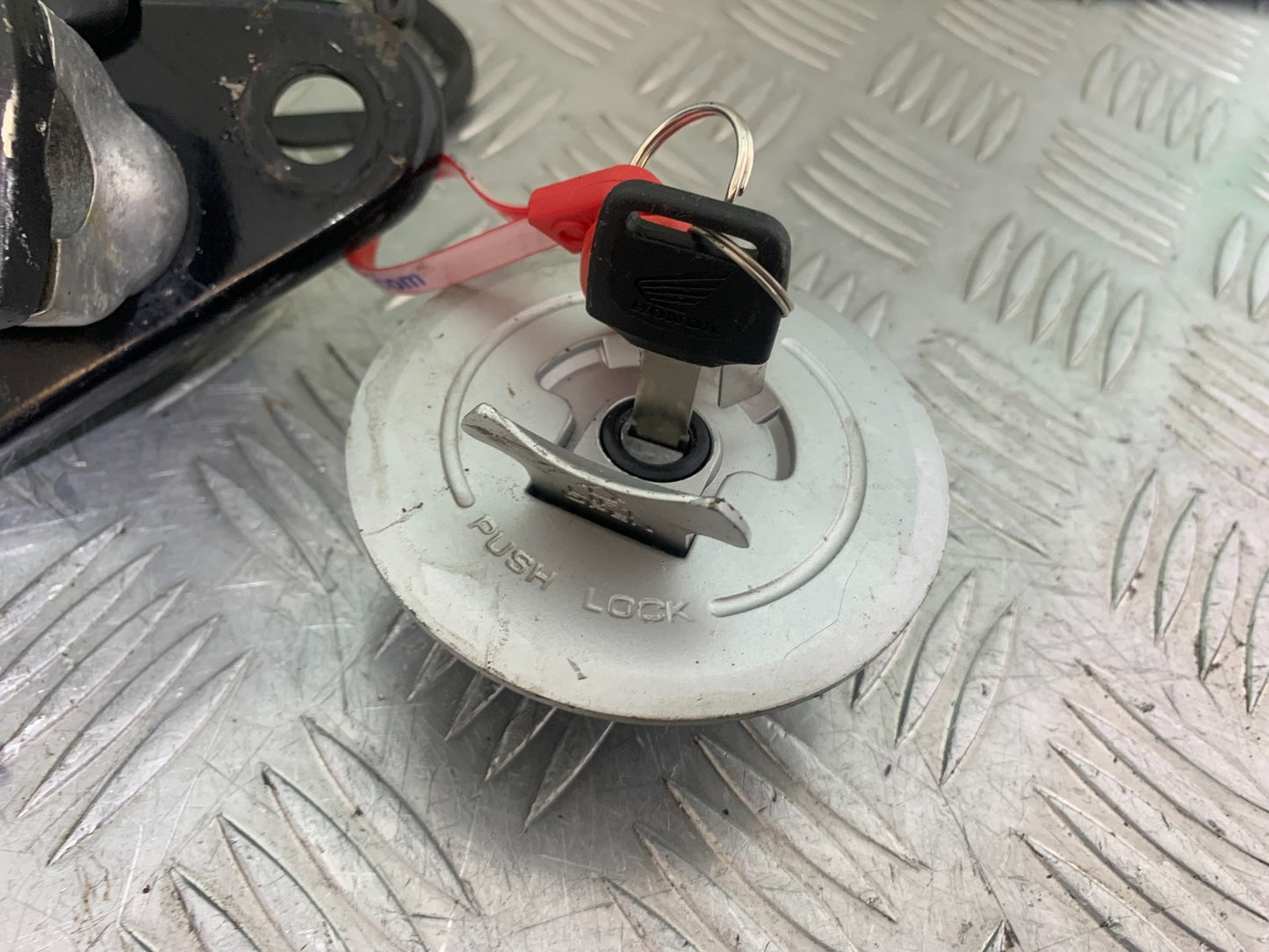 HONDA CBF125 CBF 125 LOCK SEAT AND KEY  YEAR 2009-14  (CMB1172)