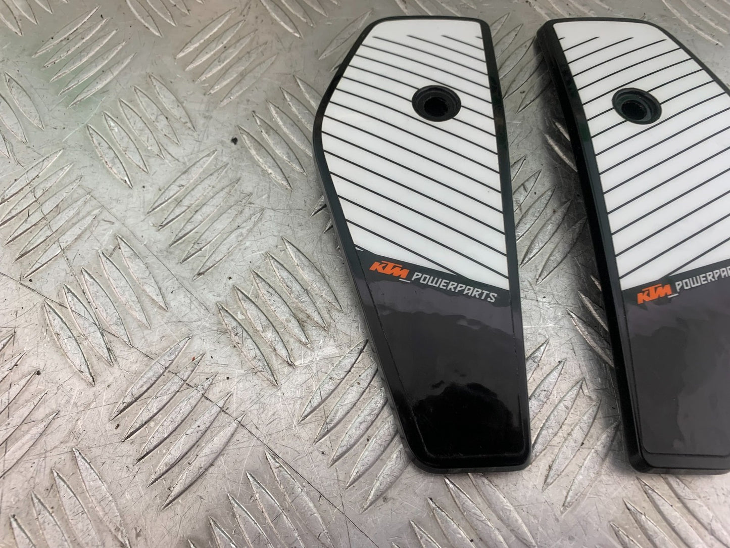 KTM 690 DUKE R LC4 RADIATOR GUARD INFILLS YEAR 2012-2015  (CMB1180)