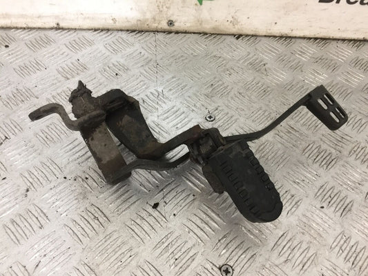 YAMAHA XTZ 750 SUPER TENERE RIGHT FRONT PEG HANGER  YEAR 1990-1995 (STOCK 889)