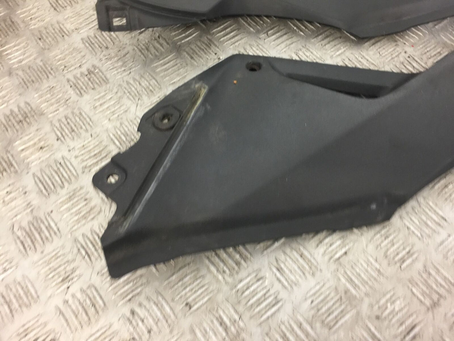 HONDA CBR125 CBR 125 SIDE INFILL PANELS   YEAR 2011-2017 (STOCK 334)