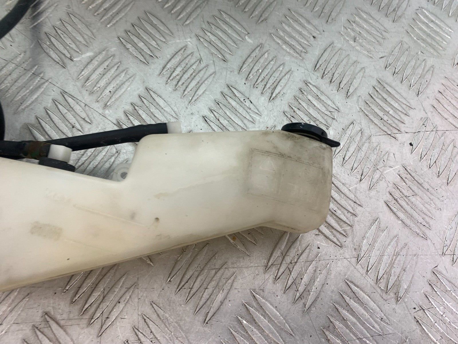 TRIUMPH 955i SPRINT ST COOLANT BOTTLE 1999-2004 (CMB1176)