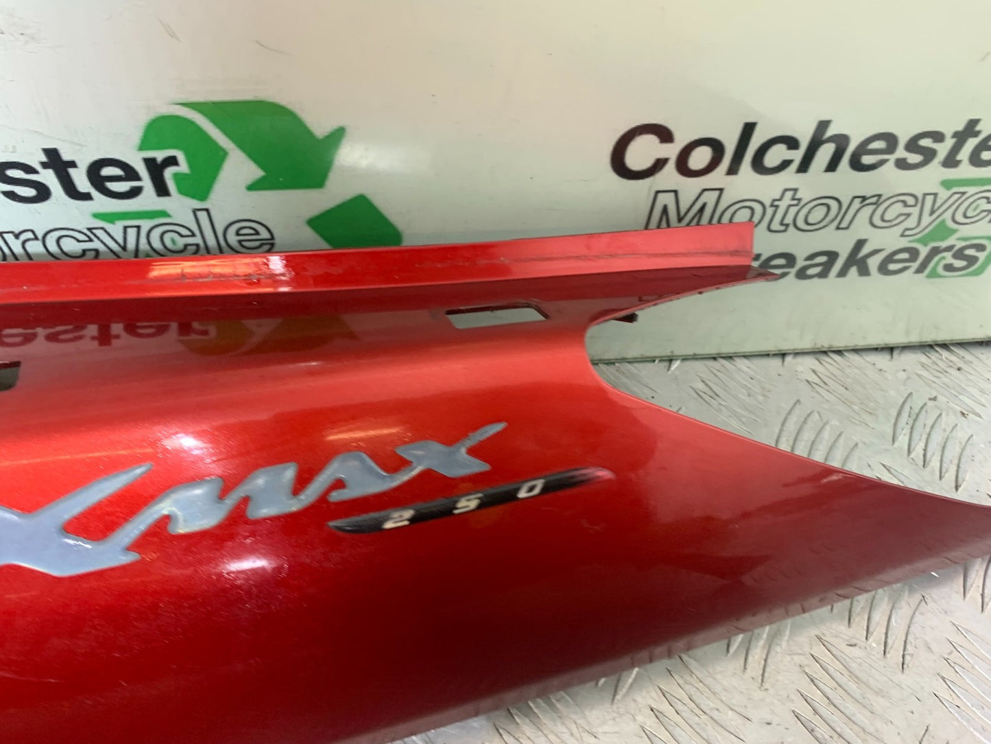 YAMAHA XMAX 250 XMAX 250 LEFT AND RIGHT SEAT PANELS  YEAR 2006-09 (CMB1201)