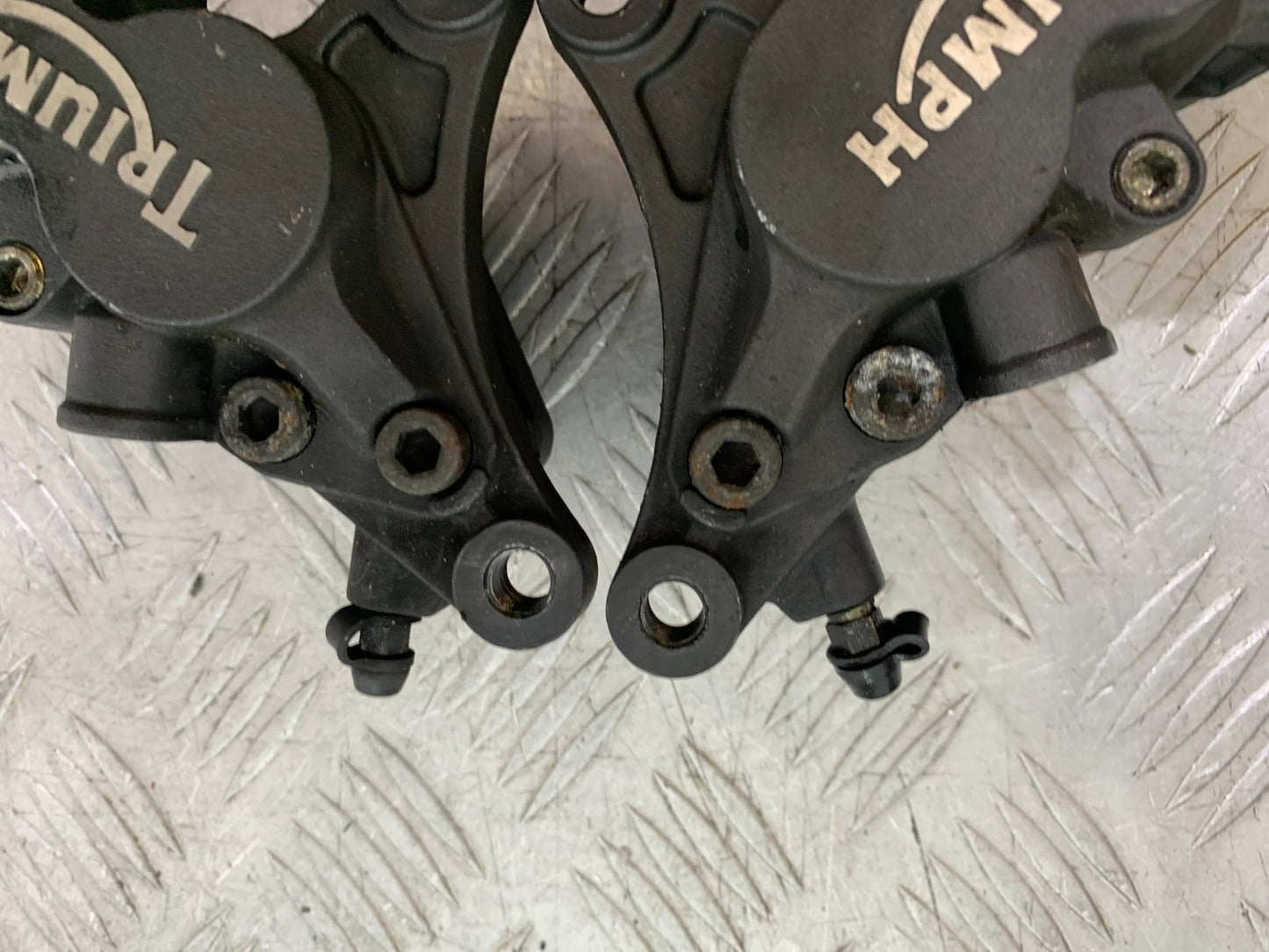 TRIUMPH 955I SPRINT RS FRONT CALIPERS YEAR 1999-03 (CMB1313)