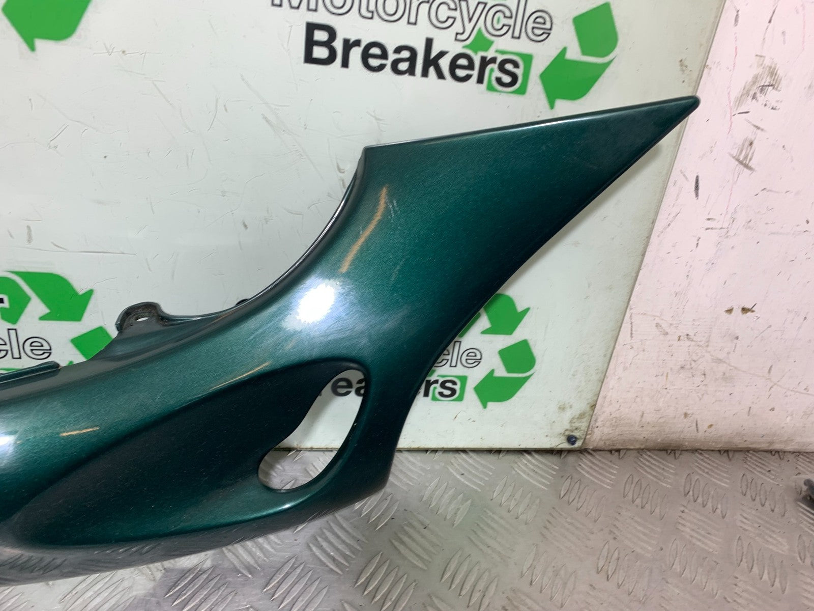 TRIUMPH 955I SPRINT RS RIGHT SEAT PANEL  YEAR 1999-03 (CMB1313)