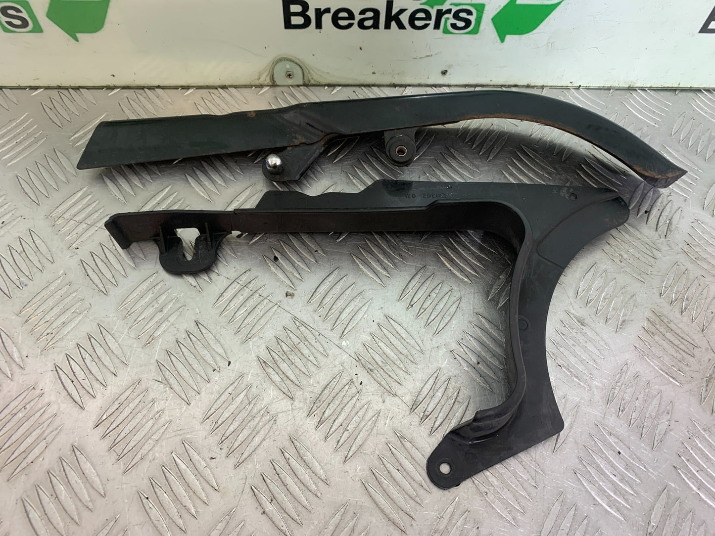 HARLEY DAVIDSON FXS BLACKLINE 1585 CHAIN GUARD   YEAR 2012 (CMB1147)