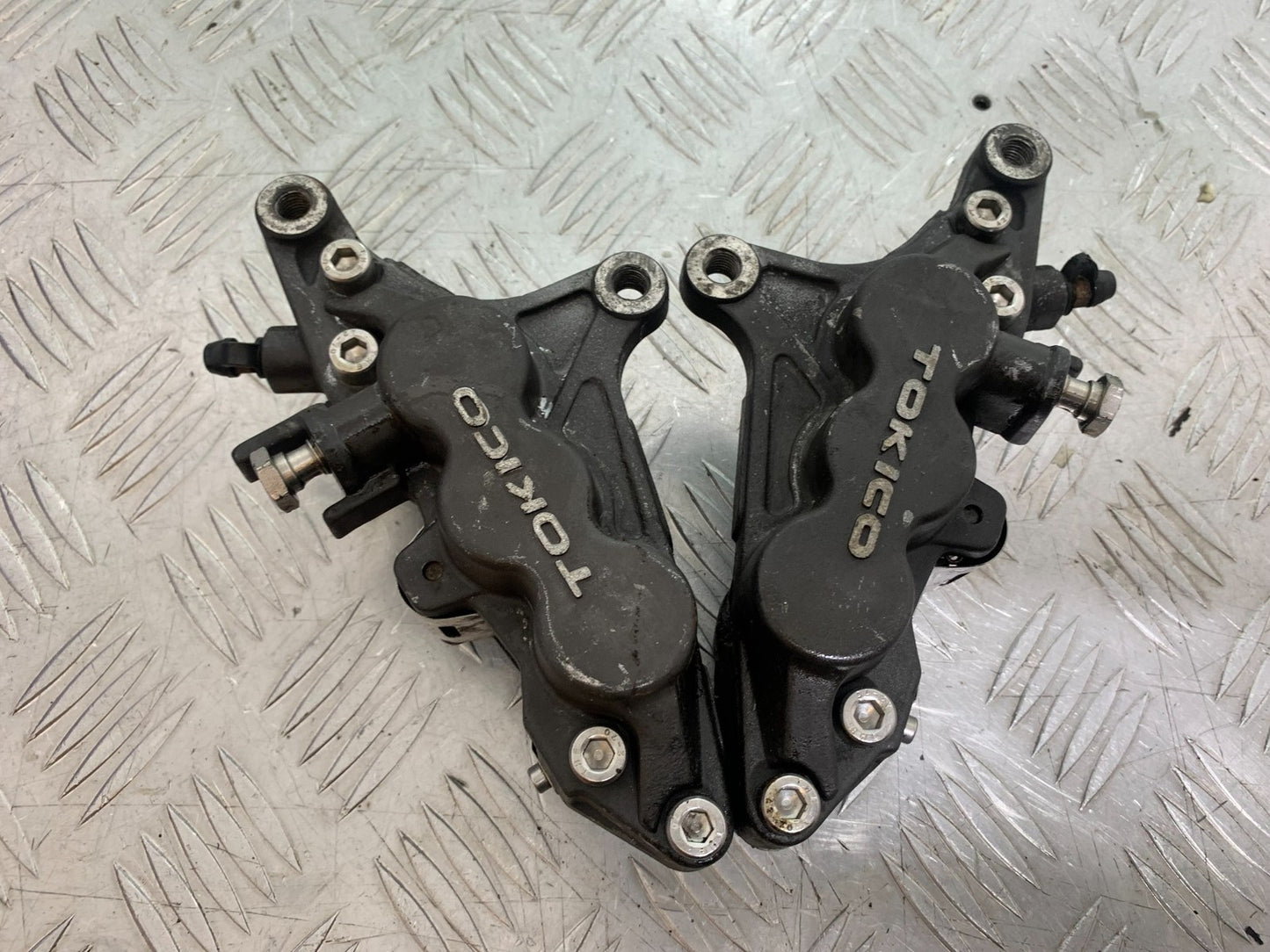 SUZUKI GSF1200 GSF 1200 BANDIT FRONT BRAKE CALIPERS  YEAR 2001-2004 (CMB1188)