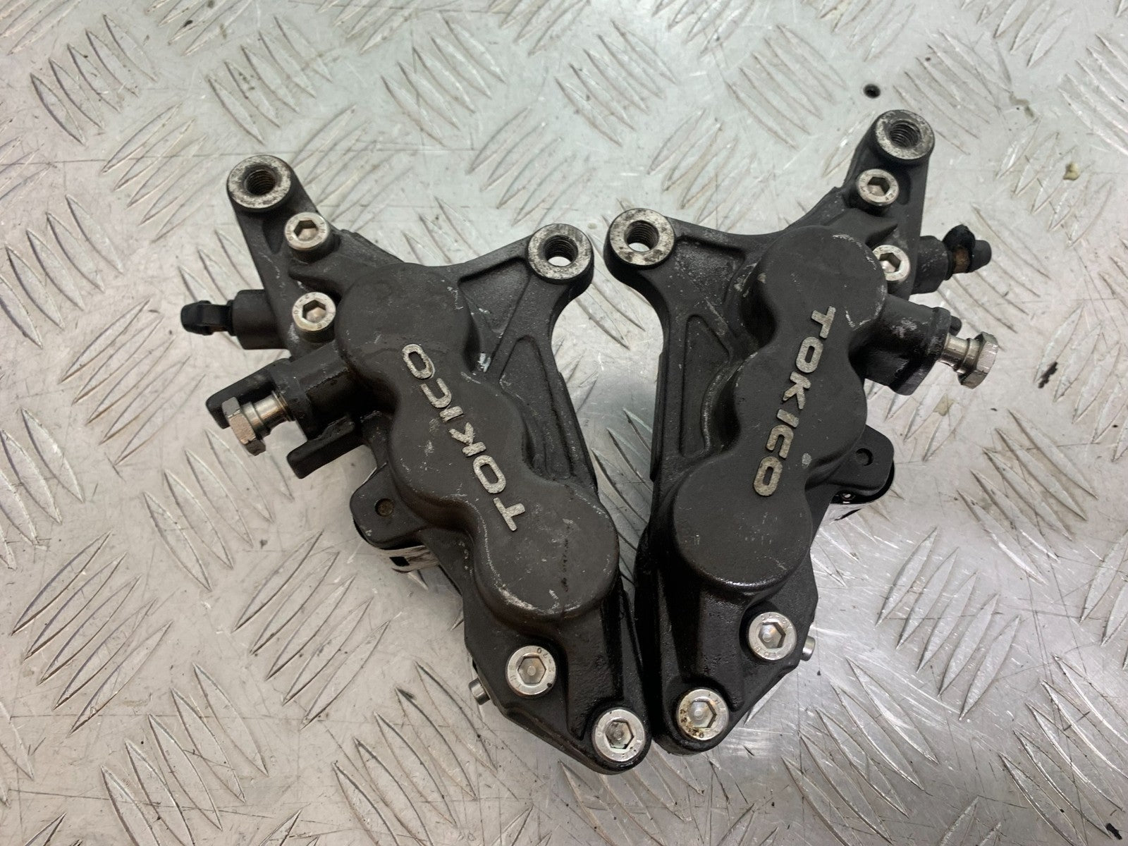 SUZUKI GSF1200 GSF 1200 BANDIT FRONT BRAKE CALIPERS  YEAR 2001-2004 (CMB1188)
