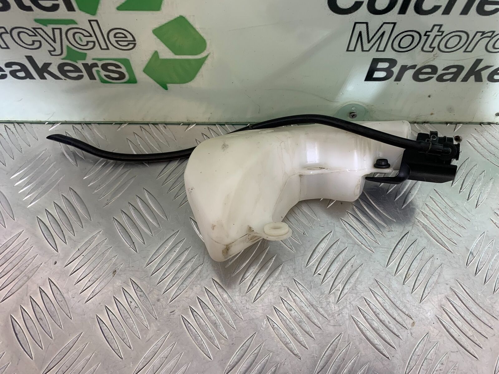 YAMAHA MT09 MT-09 COOLANT BOTTLE  YEAR 2013-2016  (STOCK 997)