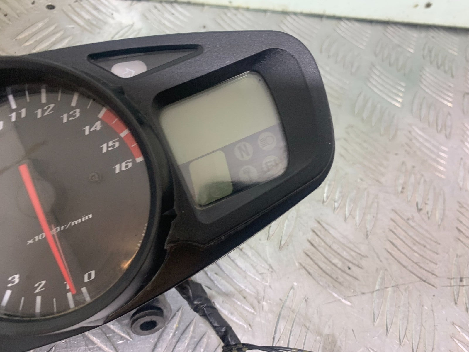 SUZUKI GSR600 GSR 600 CLOCKS SPEEDO DASH   2006-2010 (CMB1177)