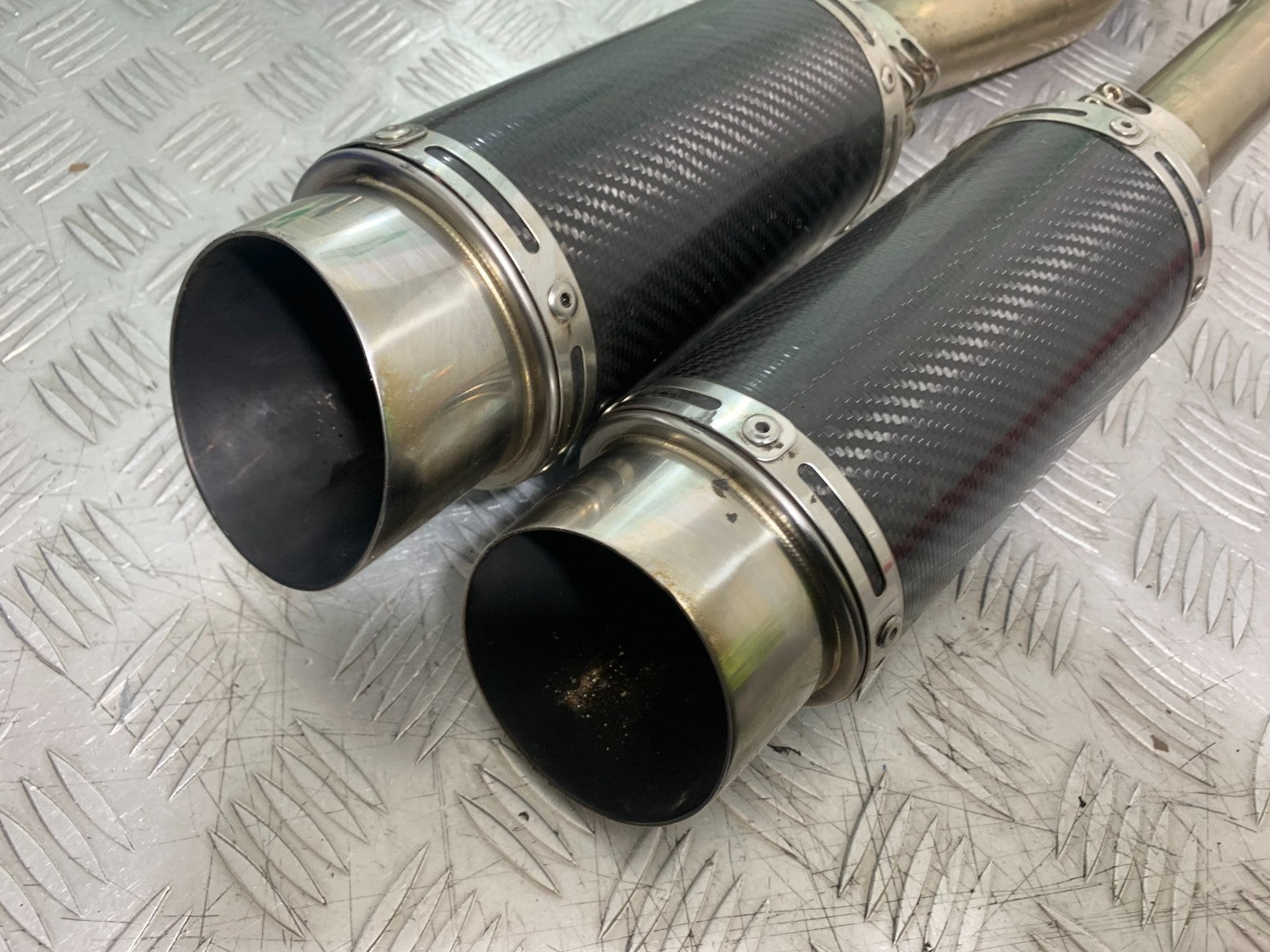 YAMAHA YZF R1 4C8 DELKEVIC CARBON SILENCERS & LINK PIPE  YEAR 2007-08 (CMB1237)