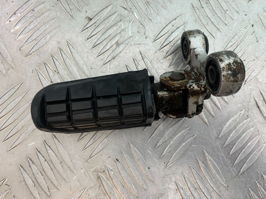 YAMAHA FJ1100 FJ 1100 FRONT LEFT FOOTPEG   YEAR 1984-1985 (CMB1101)