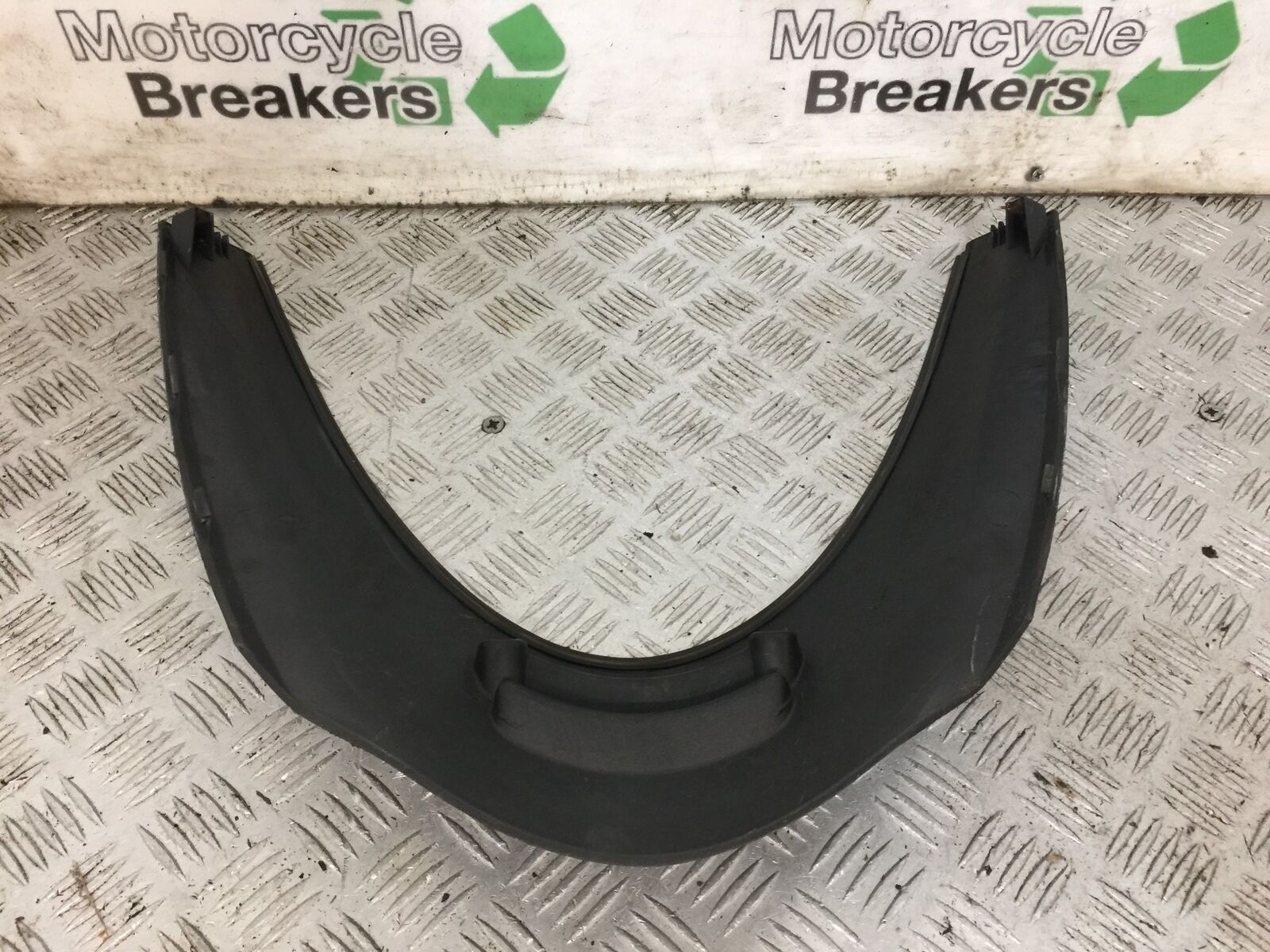 SUZUKI AN 250 BURGMAN SCREEN INFILL PANEL  YEAR 1999  (STOCK 881)