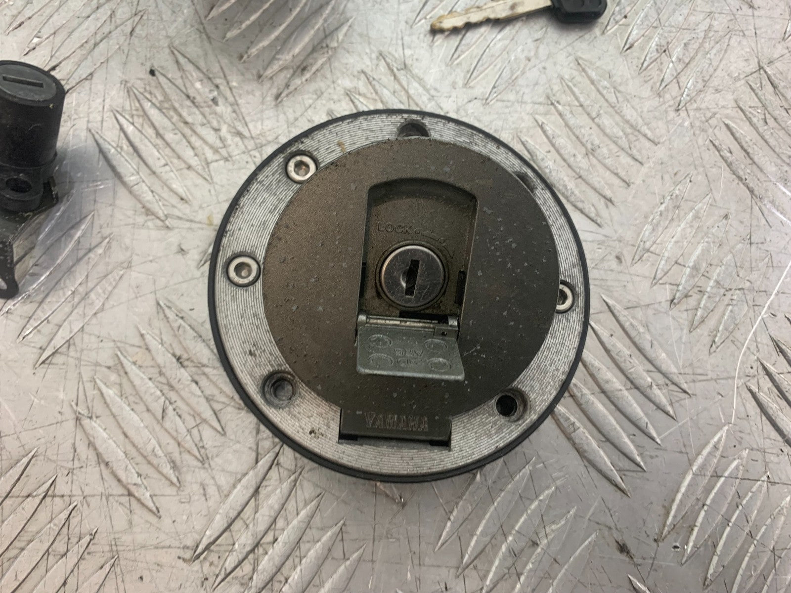 YAMAHA XJ900 XJ 900 DIVERSION LOCKS AND KEY  YEAR 1994-2002(CMB1292)