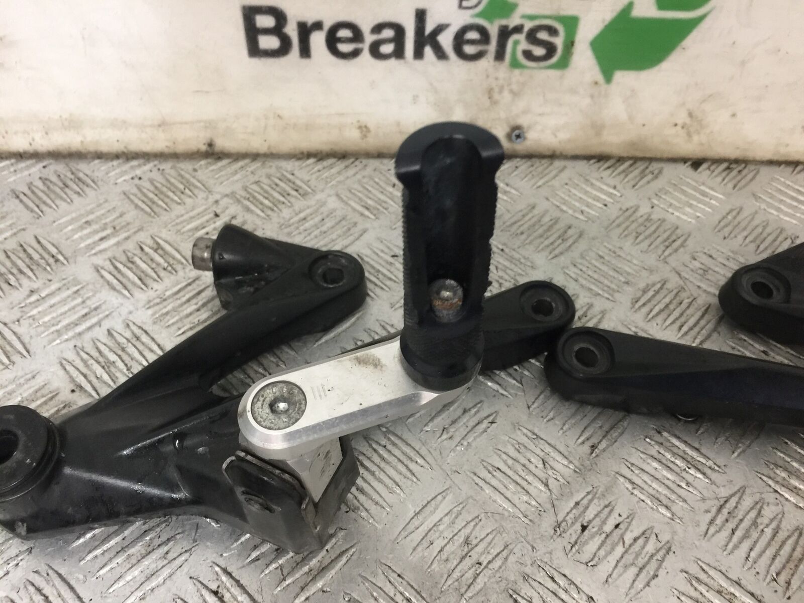 KAWASAKI ZZR1400 ZZR 1400 REAR HANGERS AND PEGS   YEAR 2007-11(STOCK 893)