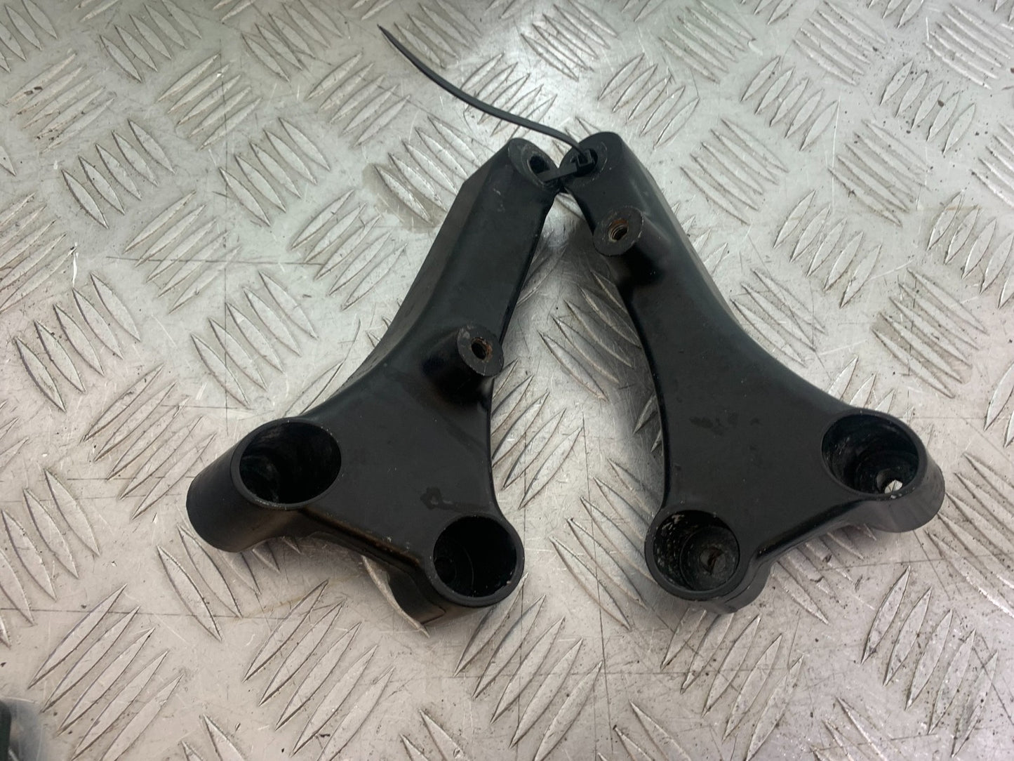 KAWASAKI GTR1400 GTR 1400 ENGINE BRACKETS   YEAR 2007-2009 (CMB1174)