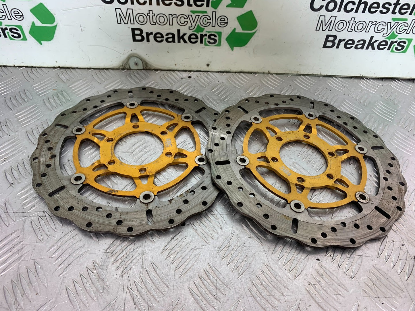 TRIUMPH 955i SPRINT ST FRONT BRAKE DISCS  YEAR 1999-04 (CMB1230)