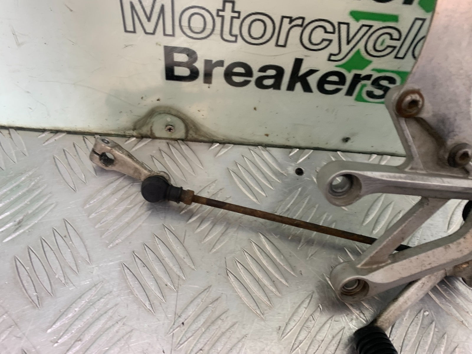 HONDA CBR600 CBR 600 FX FY FRONT LEFT HANGER   YEAR 1999-2000 (CMB1287)