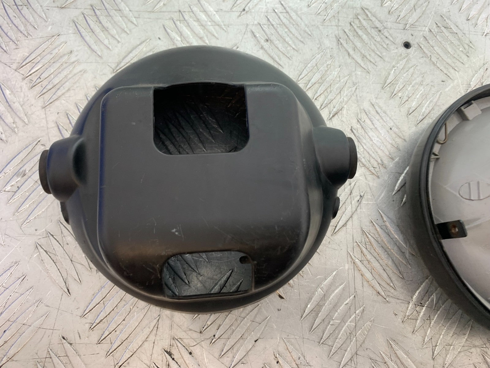 YAMAHA YBR125 YBR 125 HEADLIGHT AND BACKING YEAR 2010-2017 (CMB1252)