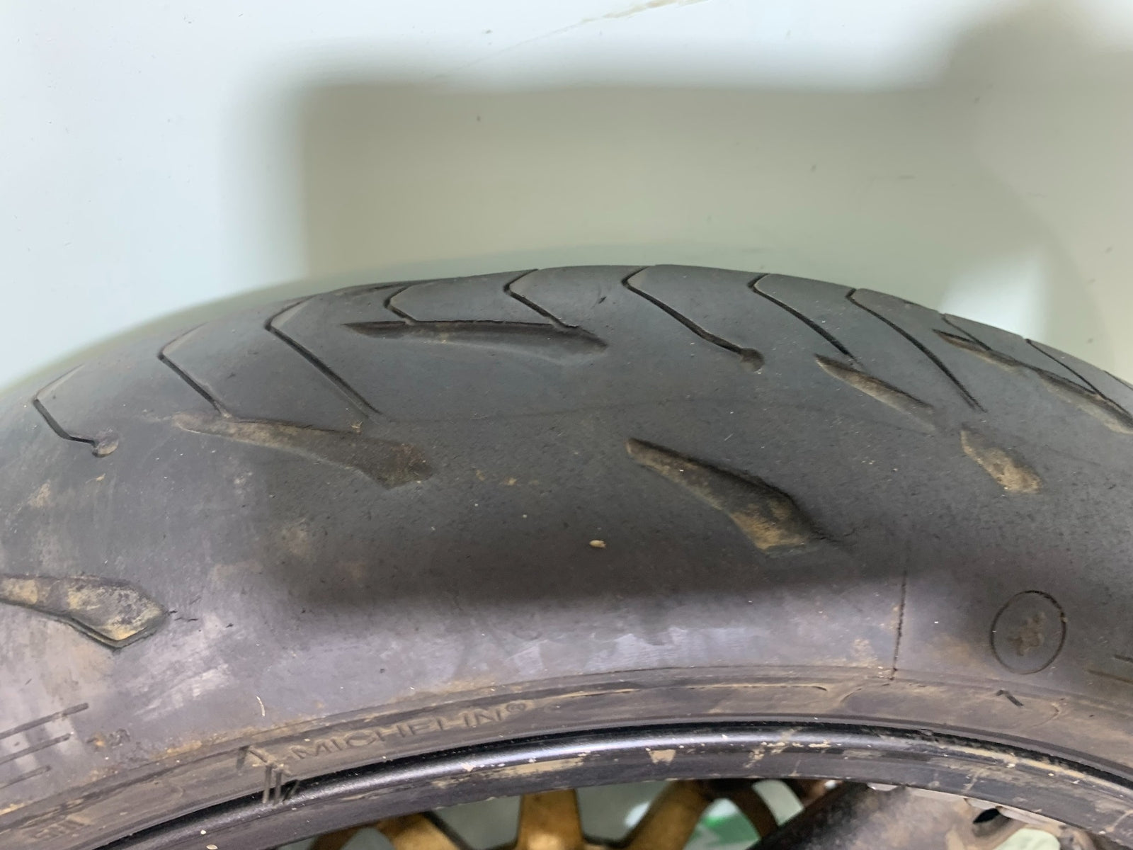 SUZUKI GSF1200  GSF 1200 BANDIT FRONT WHEEL   YEAR 1997-2000 (CMB1149)