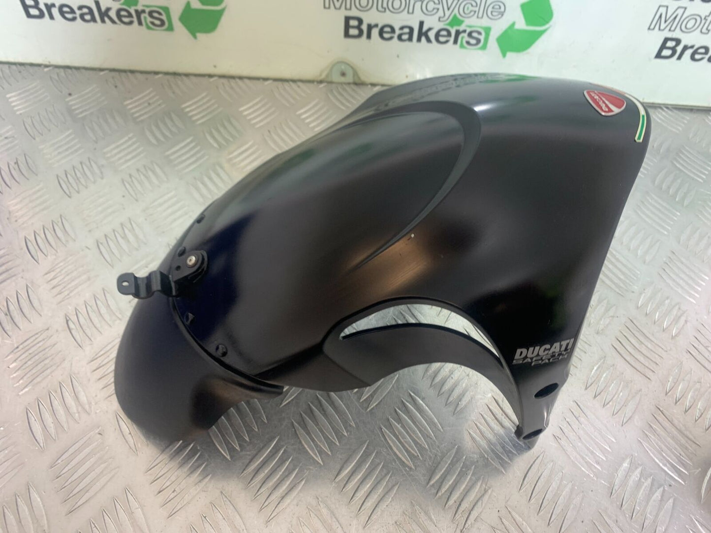 DUCATI DIAVEL 1200 PETROL FRONT MUDGUARD   YEAR 2014-17 (CMB1054)