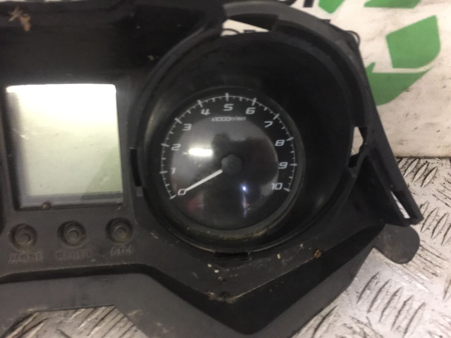 KAWASAKI J300 J 300 CLOCKS SPEEDO DASH YEAR 2015 (STOCK 711)