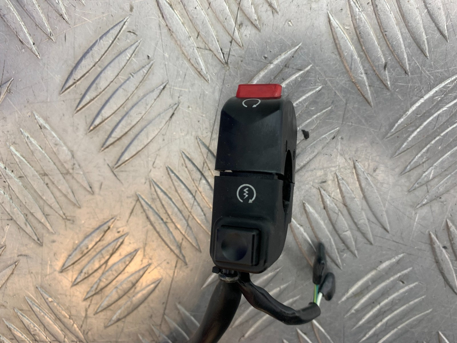 HONDA CBR1000 rr FIREBLADE RIGHT SWITCH GEAR   YEAR 2012-2016 (CMB1198)