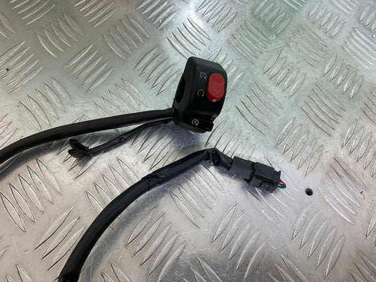 TRIUMPH 675 STREET TRIPLE RIGHT SWITCH GEAR  YEAR 2008 (STOCK 984)