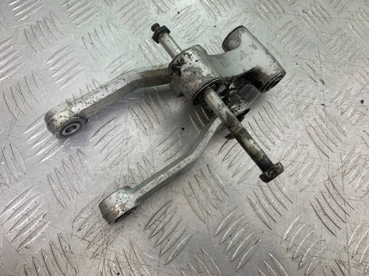 KAWASAKI GPZ600 GPZ 600 REAR SHOCK LINKAGE YEAR 1988-90 (CMB1258)