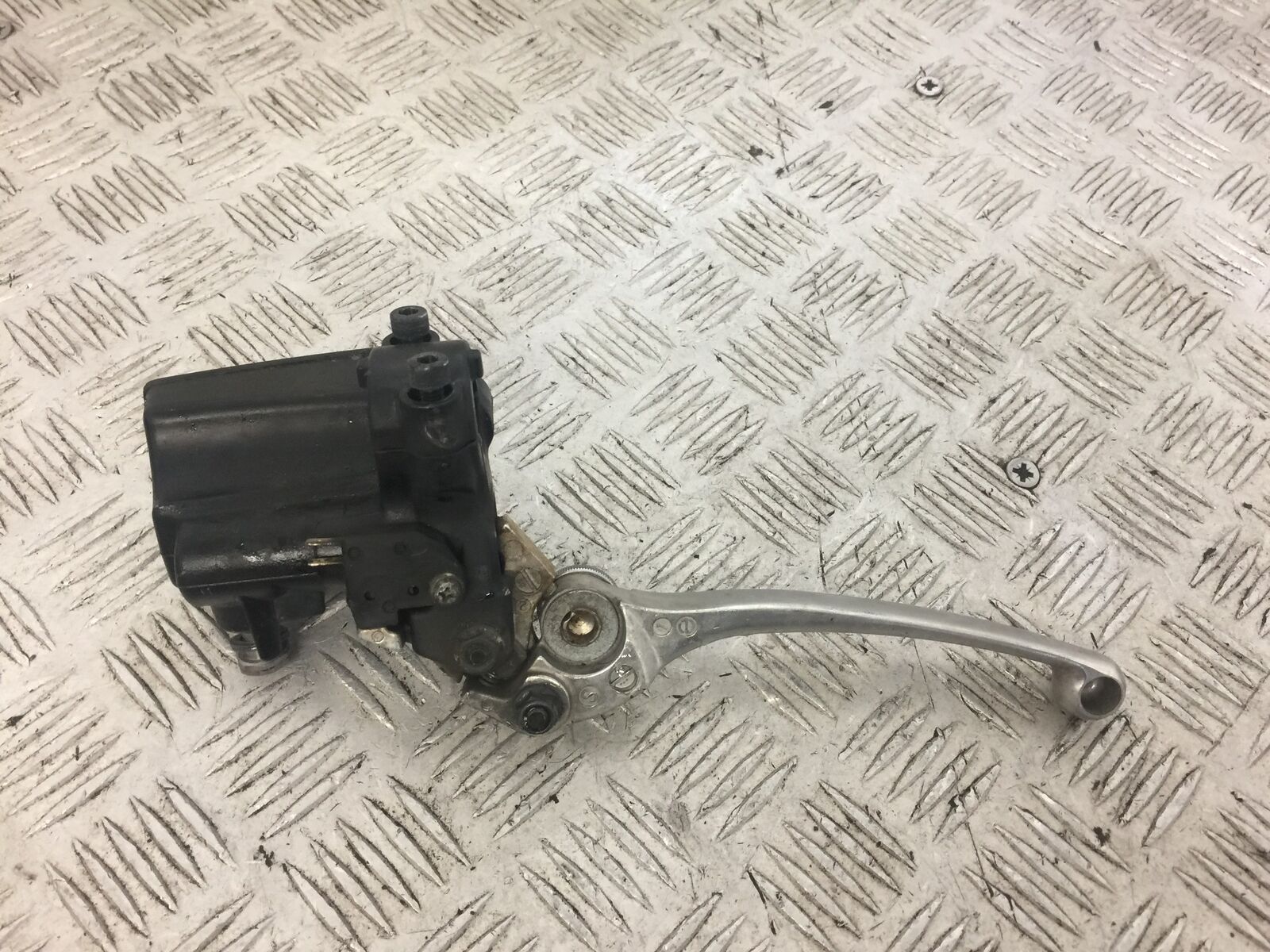 TRIUMPH TIGER 800 FRONT BRAKE MASTER CYLINDER  YEAR 2013 (STOCK 643)