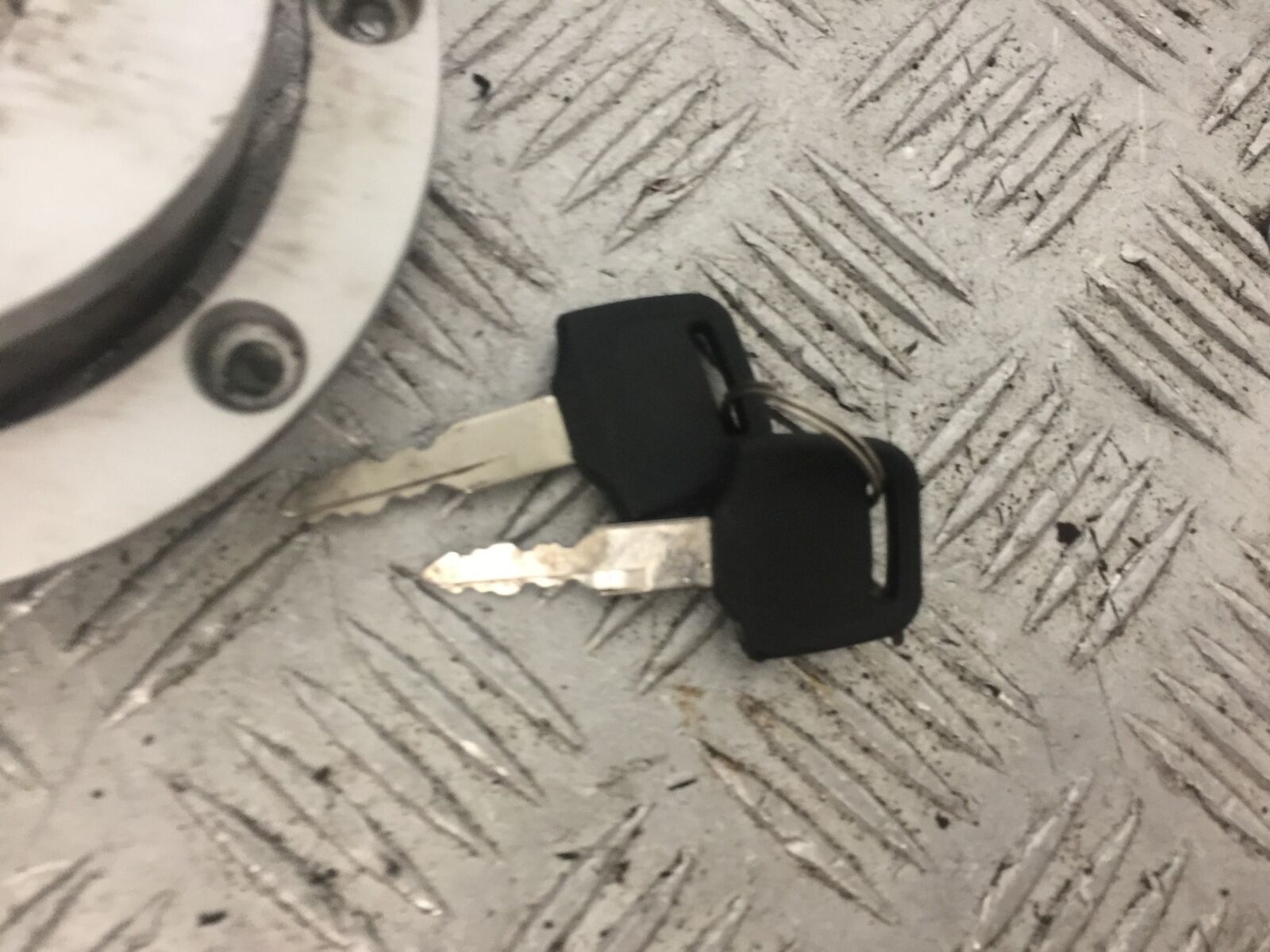 HONDA CBR600 CBR 600 RR PETROL CAP AND KEYS YEAR 2003-2004 (STOCK 834)