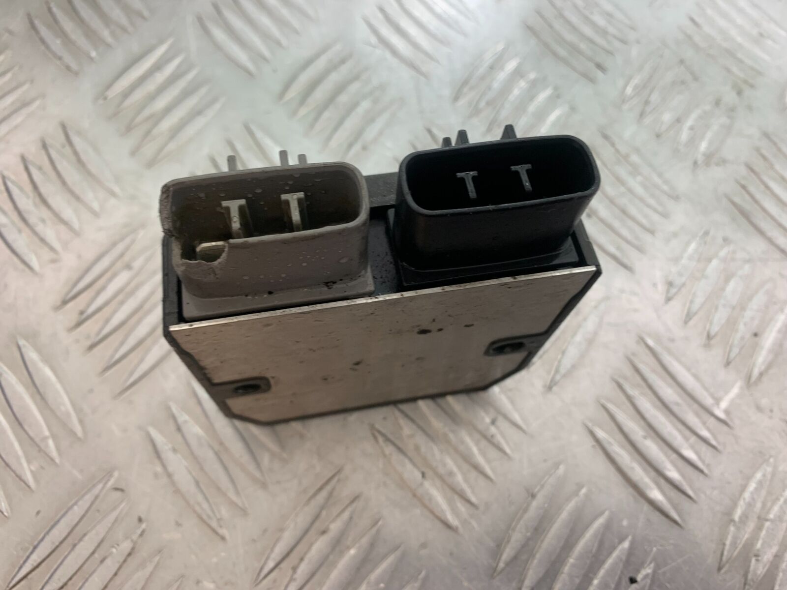TRIUMPH TIGER 800 REGULATOR   YEAR 2011-2014 (CMB1113)