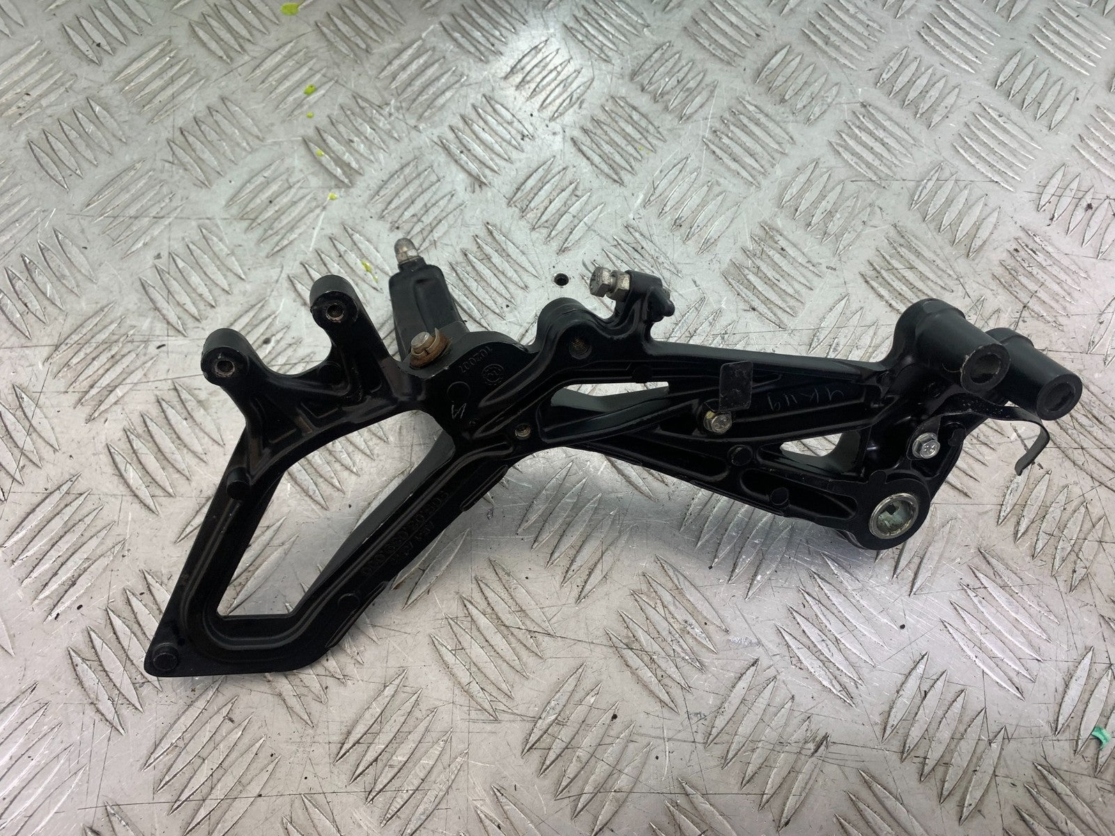 KTM RC125 RC 125 FRONT RIGHT HANGER 2014 2017 (CMB1199)