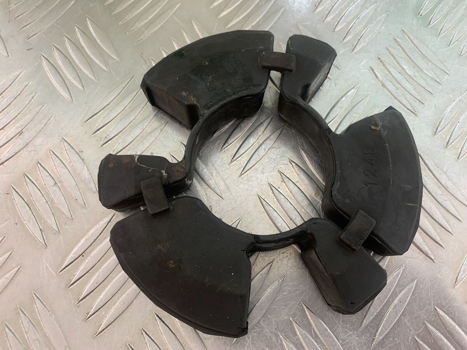 KAWASAKI ZR 750 ZEPHYR CUSH DRIVE RUBBERS  YEAR 1991-95 (CMB1008)