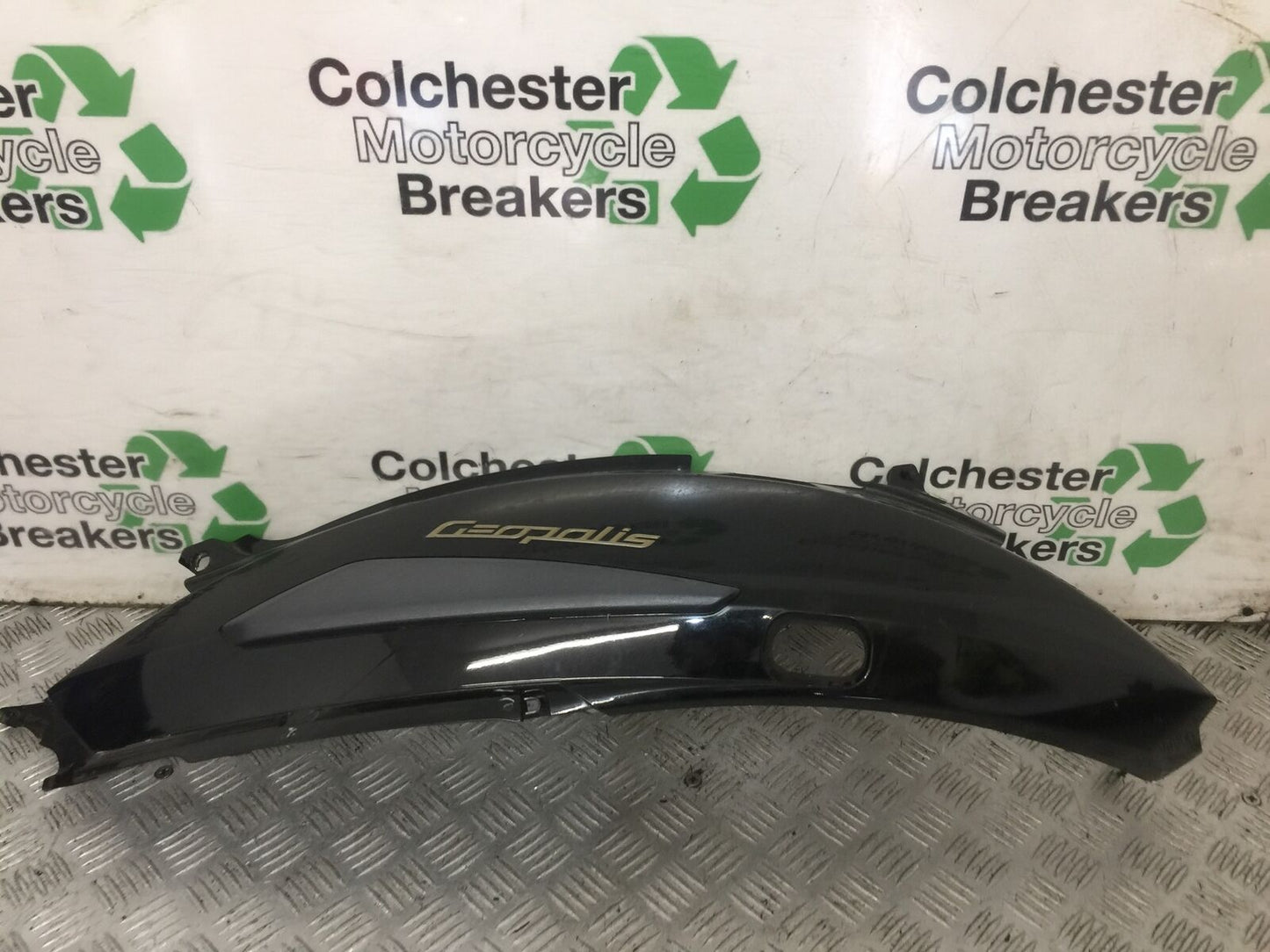 PEUGEOT GEOPOLIS 125 RIGHT SEAT PANEL  YEAR 2011  (STOCK 887)