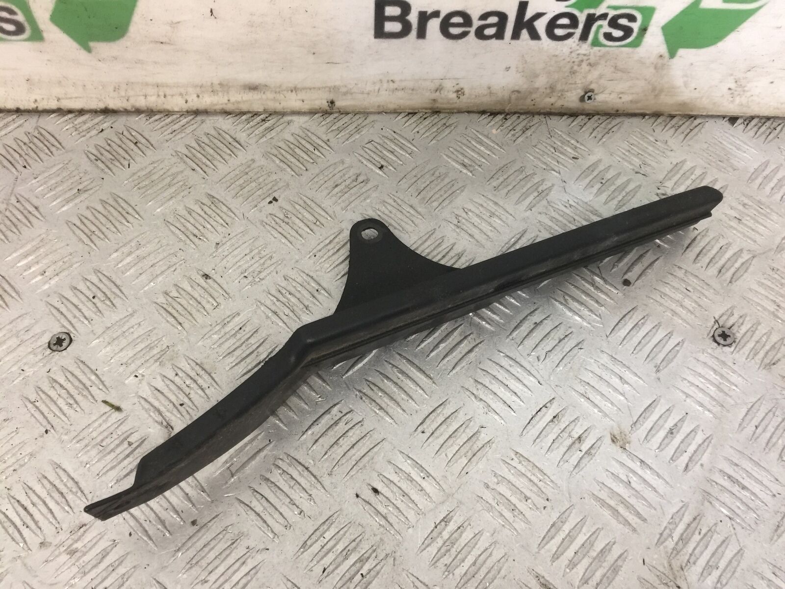 APRILIA RSV1000 RSV 1000 MILLE CHAIN GUARD  YEAR 2002  (STOCK 855)