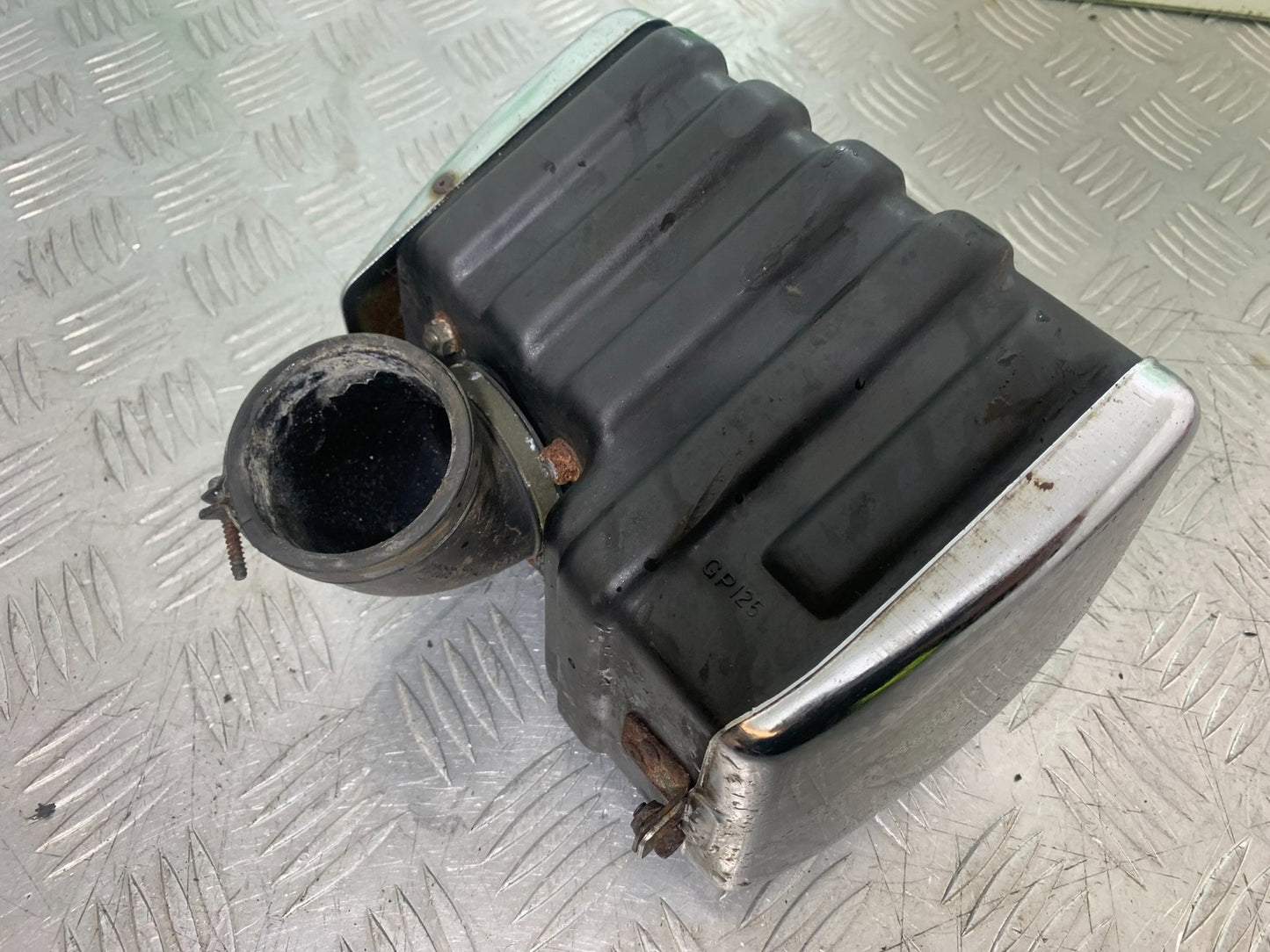 SUZUKI GP100 GP 100 AIRBOX  YEAR 1978-1988 (CMB1259)