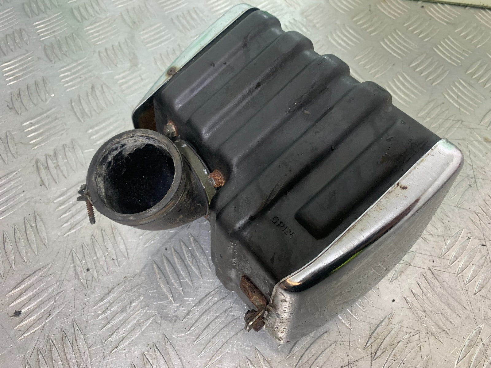 SUZUKI GP100 GP 100 AIRBOX  YEAR 1978-1988 (CMB1259)