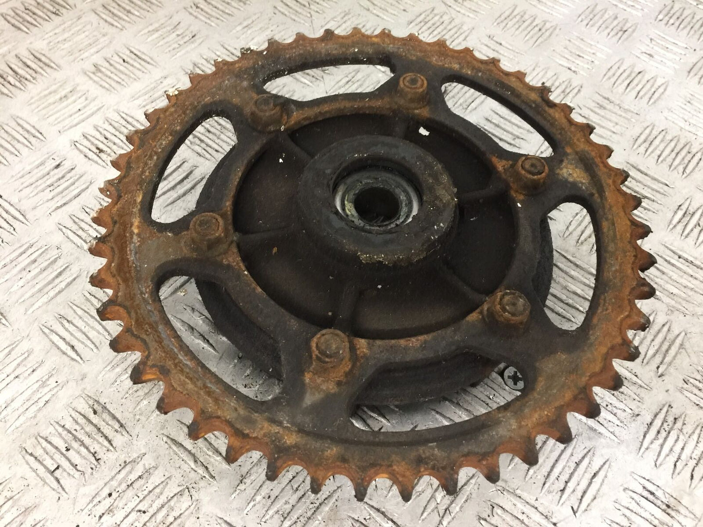 YAMAHA FZS600 FAZER 600 REAR SPROCKET CARRIER  YEAR 1998-2001(STOCK 878)