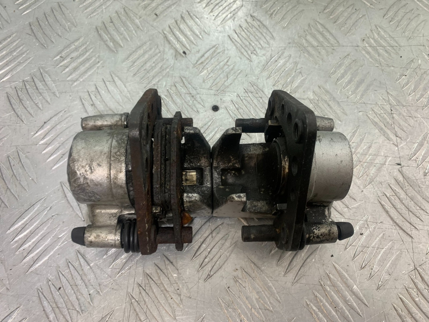 KAWASAKI GPZ600 GPZ 600 FRONT BRAKE CALIPERS   YEAR 1988-90 (CMB1258)