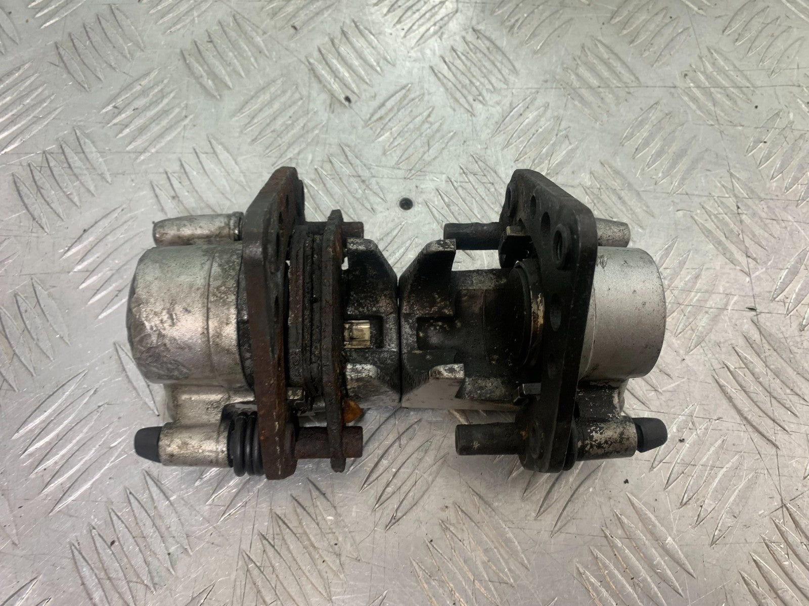 KAWASAKI GPZ600 GPZ 600 FRONT BRAKE CALIPERS   YEAR 1988-90 (CMB1258)