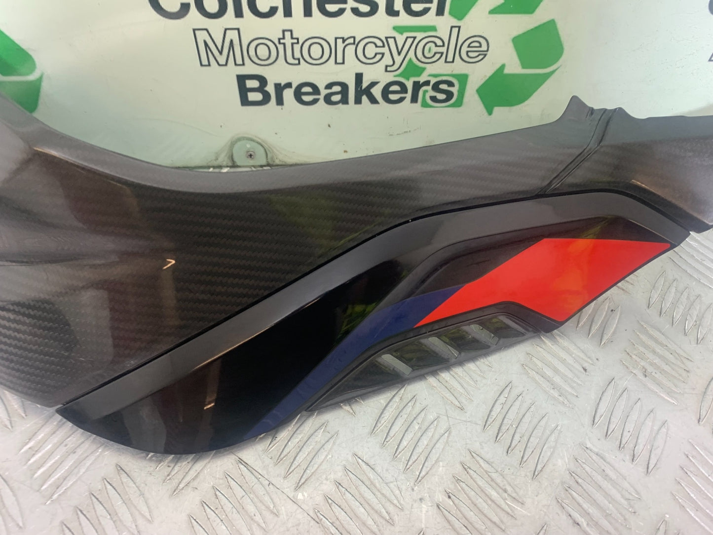 BMW M1000 R LEFT CARBON TANK PANEL  YEAR 2023-2024 (CMB1140)
