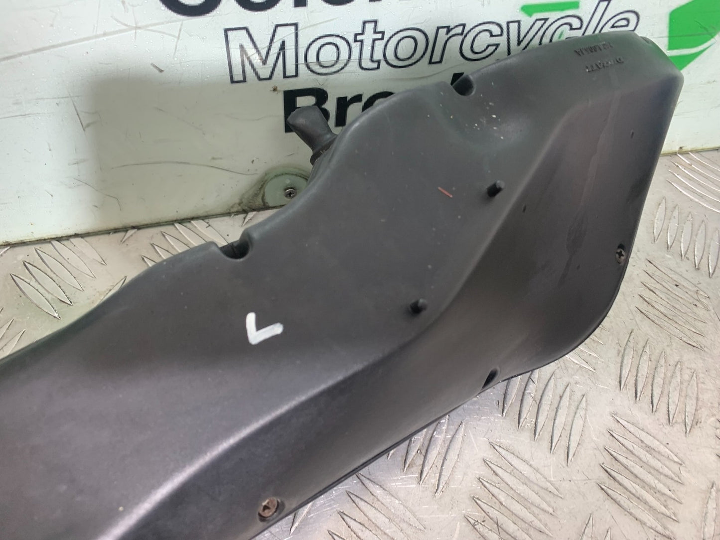 DUCATI 996 SPS 748 916 998 LEFT AIR TUBE  1999-2000 (CMB1209)