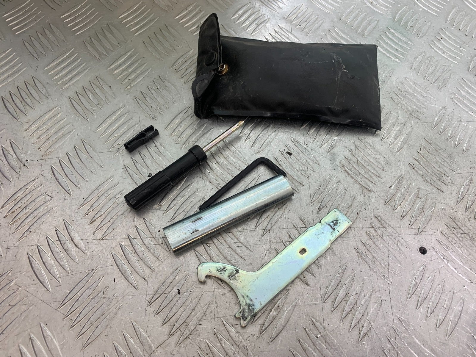 HONDA CBR1000 rr FIREBLADE TOOL KIT   2012-2016 (CMB1280)