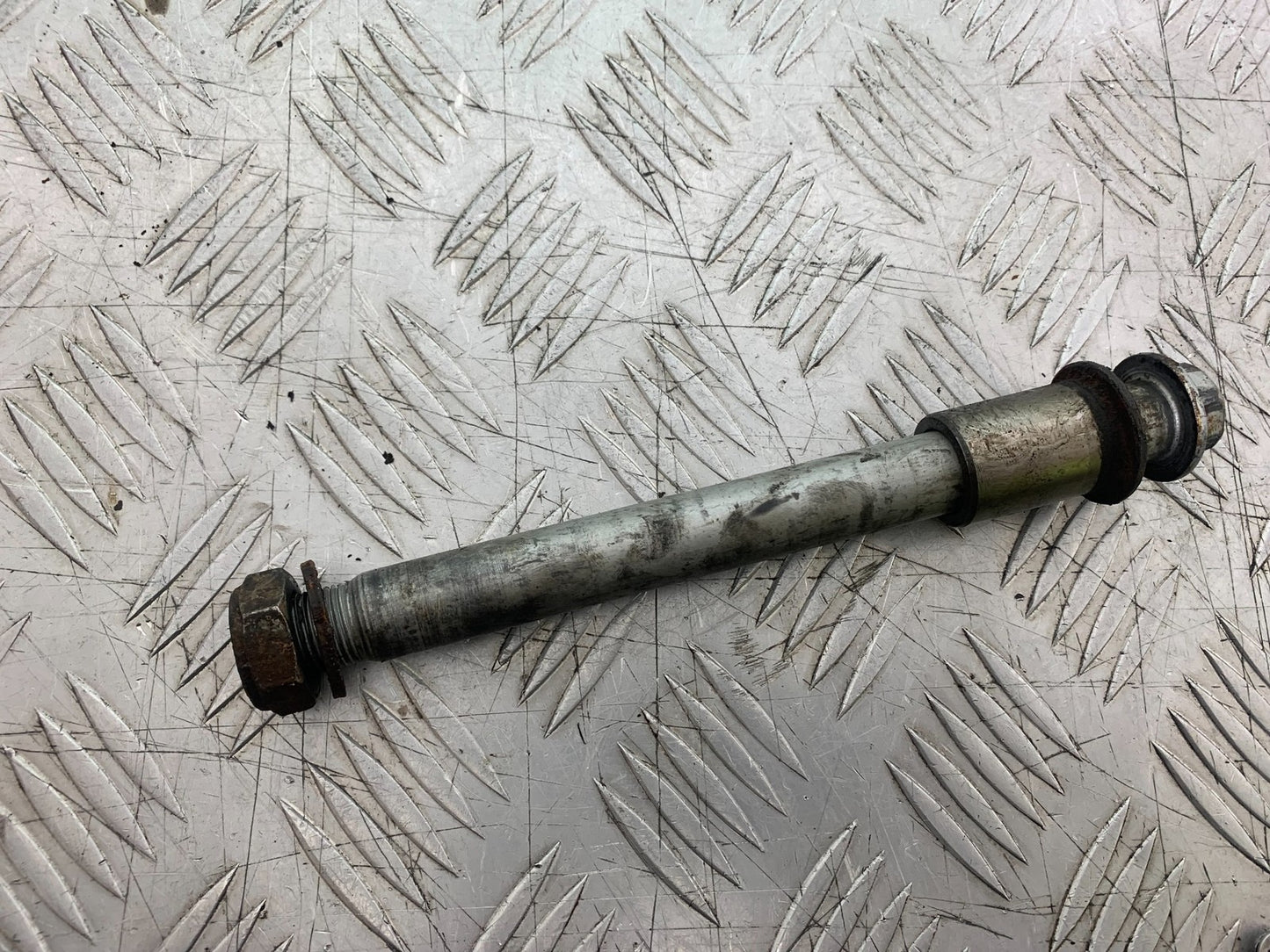 HONDA NT 700 V DEAUVILLE SWINGARM  SPINDLE  YEAR 2006-2011 (CMB1211)