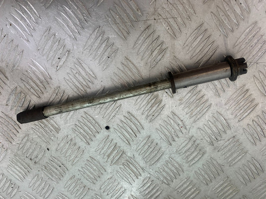 YAMAHA XV535 XV 535 VIRAGO REAR WHEEL SPINDLE   YEAR 1994-02 (CMB1162)