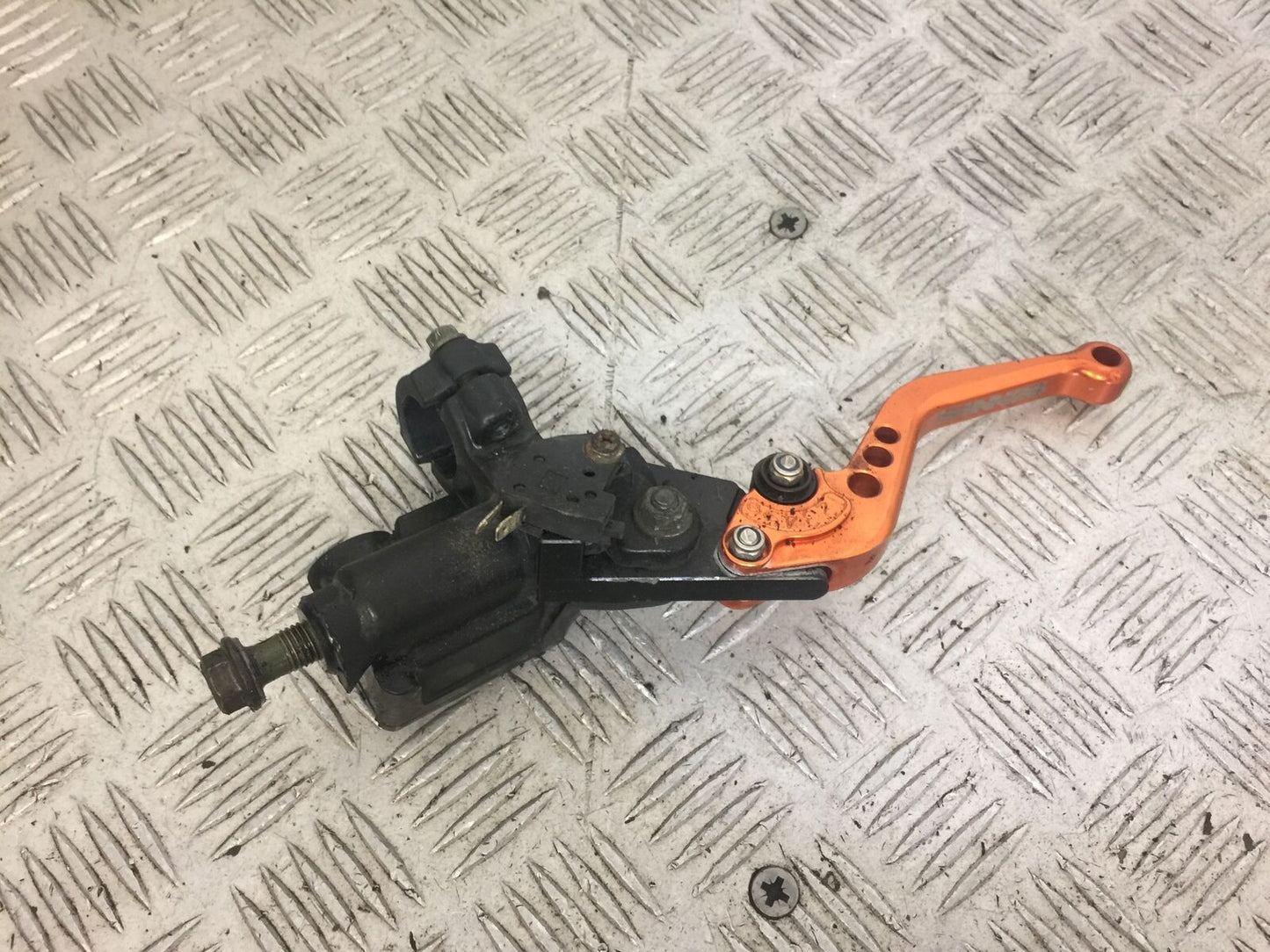 SINNIS APACHE 125 SM FRONT BRAKE MASTER CYLINDER   YEAR 2012 (STOCK 616)
