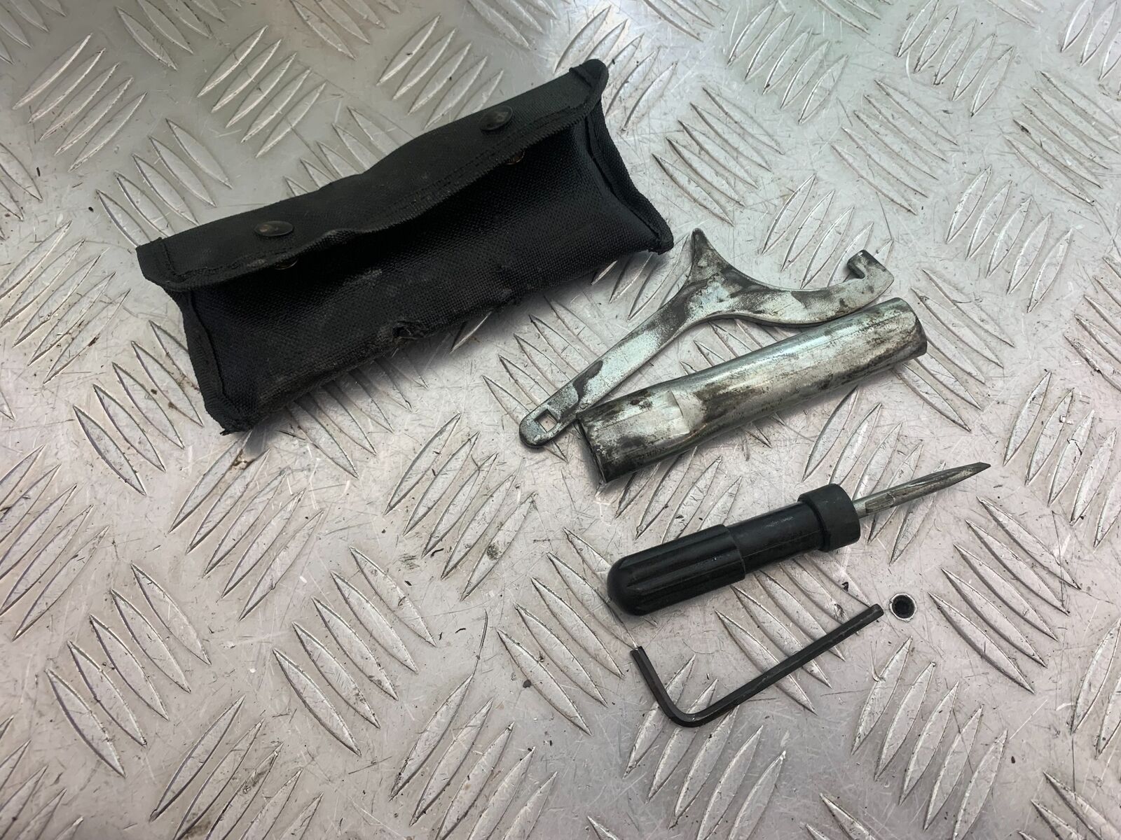 KAWASAKI Z650 ER650 KNFAN TOOL KIT YEAR 2022-2024 (CMB1112)