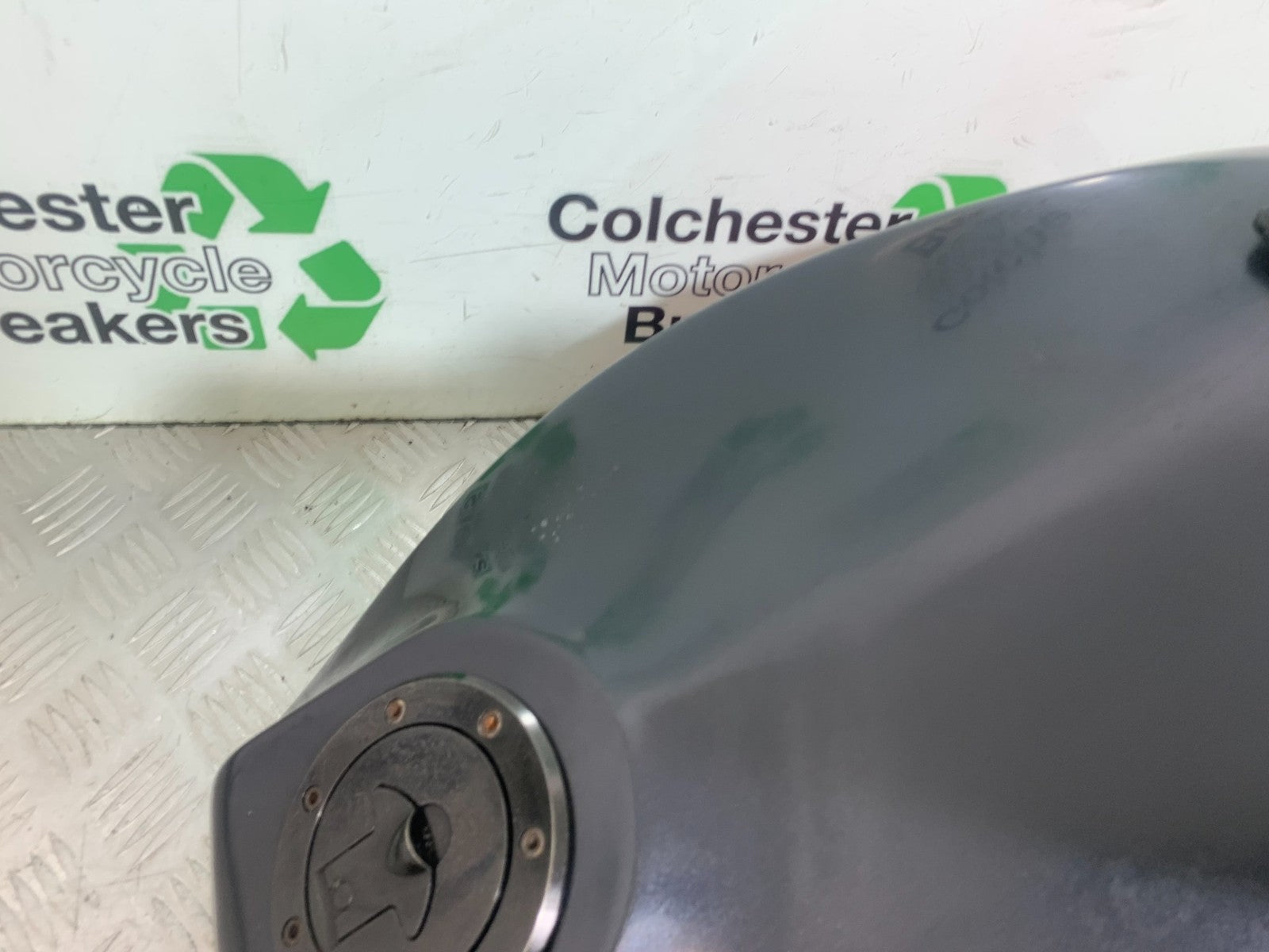 KAWASAKI GPZ600 GPZ 600 PETROL TANK YEAR 1988-90 (CMB1258)