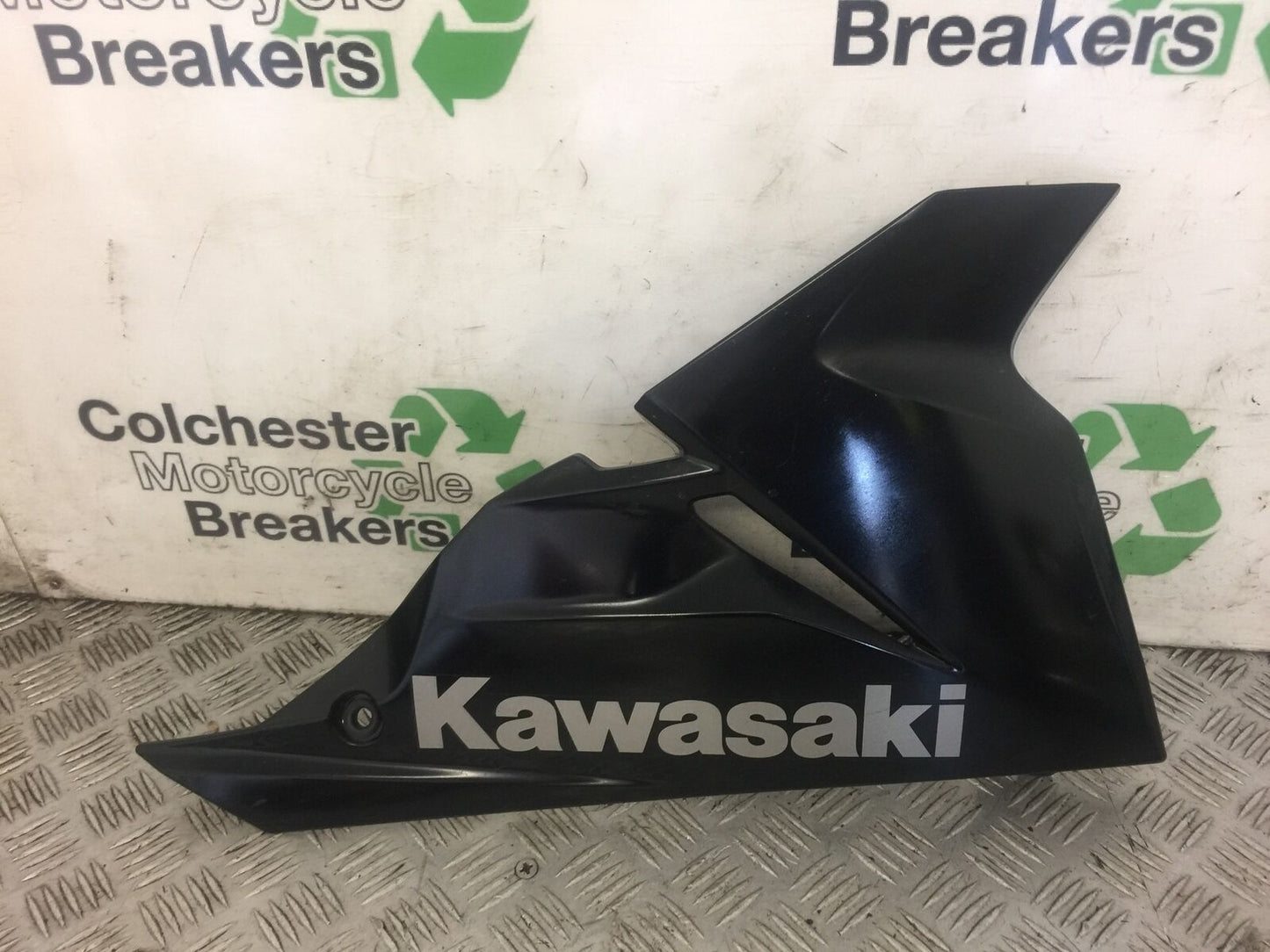 KAWASAKI NINJA 250 SL BX250 RIGHT BELLYPAN YEAR 2017 (STOCK 479)