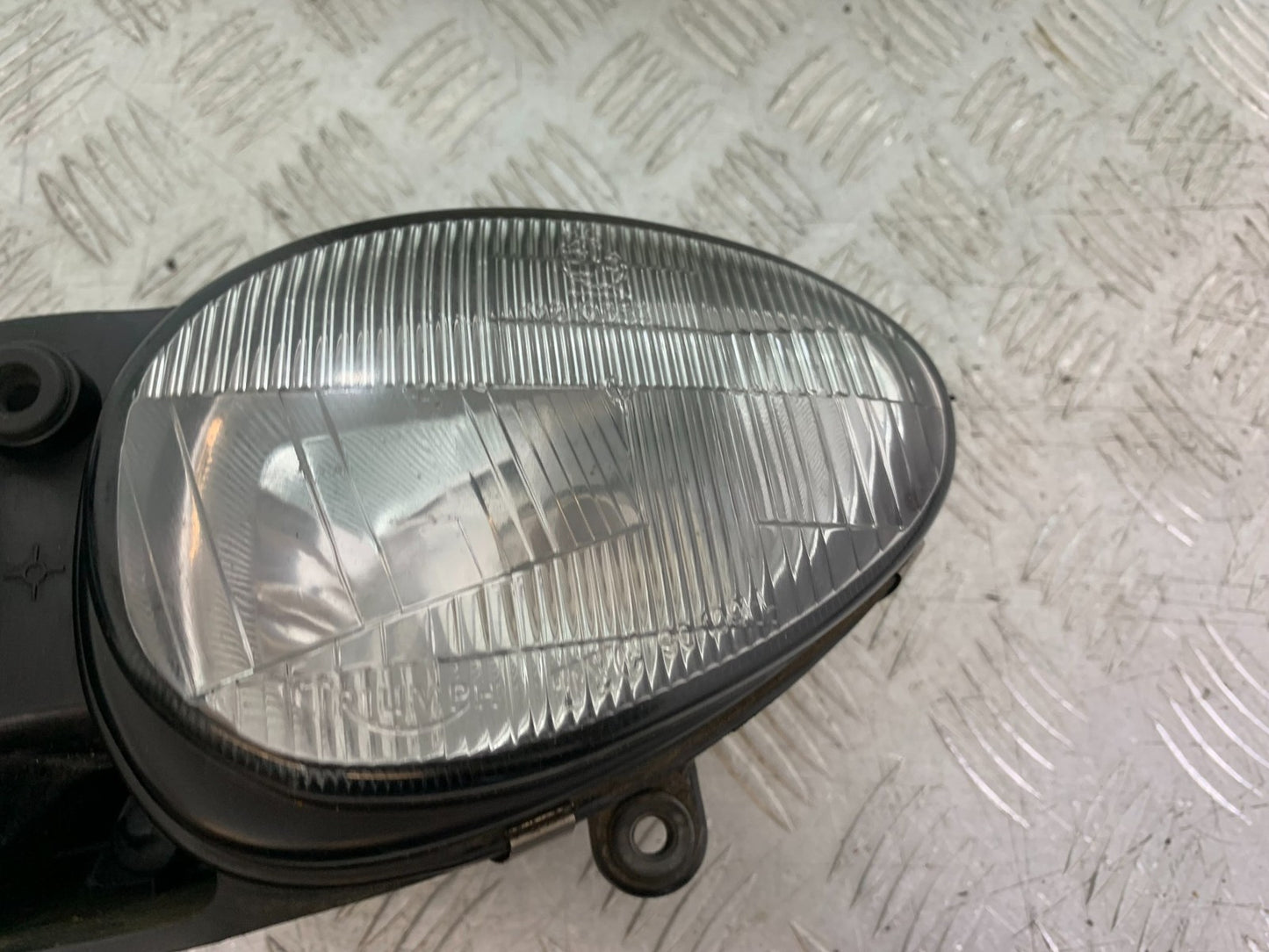 TRIUMPH 955I SPRINT RS HEADLIGHT YEAR 1999-03 (CMB1313)